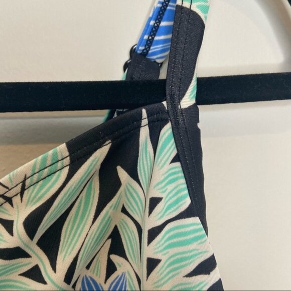 Woman floral swim top size 34/DD‎ - Picture 3 of 11